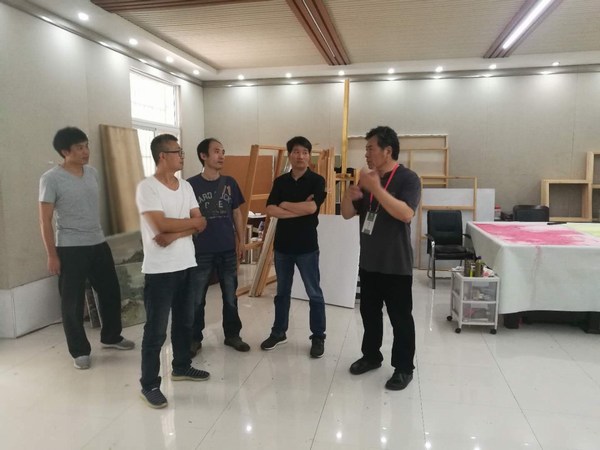 审核评估专家来bat365官网考察走访.jpg 审核评估专家来bat365官网考察走访.jpg