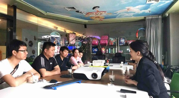 2018-5-24 bat365正版唯一官网师生应邀赴郑州约克动漫公司参观学习.jpg 2018-5-24 bat365正版唯一官网师生应邀赴郑州约克动漫公司参观学习.jpg