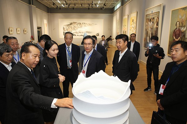审核评估专家组考察bat365正版唯一官网.jpg 审核评估专家组考察bat365正版唯一官网.jpg