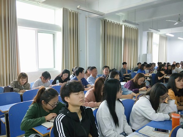 陈登报深入bat365正版唯一官网听课.jpg 陈登报深入bat365正版唯一官网听课.jpg